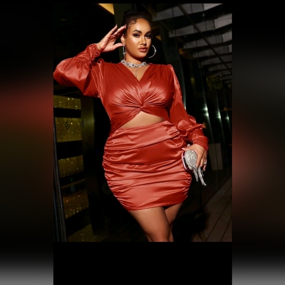 This is my my homecomming dress I wore this past year - Picture 2 of 5